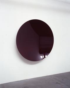 ”Circular Lacquer Dish (Deep Red)”, 2005, diam. 150 x d.20 cm, 木・漆