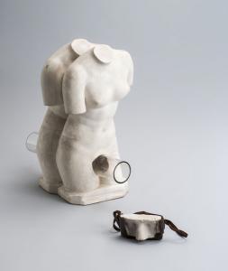 Genpei AKASEGAWA"Homology (woman)," 1964, plaster, glass, 30 x 53 x 55 cm"Homology (camera)," 1964, plaster, camera case, 16 x 9 x 8 cmPhoto: Nobutada OMOTE | SANDWICH