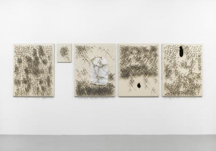 "Clothespins Assert Churning Action" 1963/93, strings, clothespins on canvas, 116.5 x 91 cm (4 pieces.) and 41x32cm (1 piece), photo: Tadasu Yamamoto