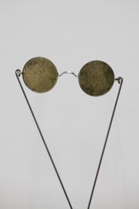 Enzo Mianes, "Charon", 2018, coins, eyeglasses frame, 45 x 15 x 20 (cm) photo by Nobutada Omote