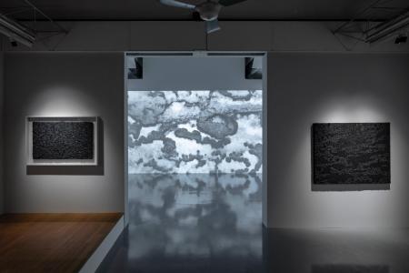 Kohei Nawa "TORNSCAPE" 2021, SCAI THE BATHHOUSE, photo by Nobutada Omote