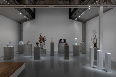 名和 晃平「Sentient」2025年、 SCAI THE BATHHOUSE、撮影: 表恒匡