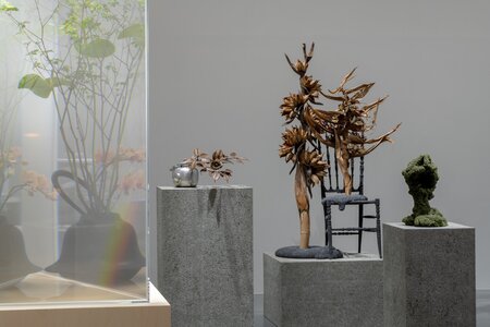 名和 晃平「Sentient」2025年、 SCAI THE BATHHOUSE、撮影: 表恒匡