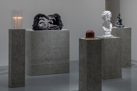 名和 晃平「Sentient」2025年、 SCAI THE BATHHOUSE、撮影: 表恒匡