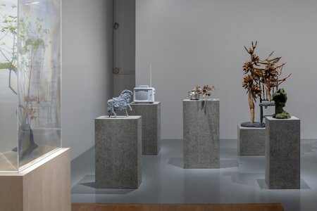 名和 晃平「Sentient」2025年、 SCAI THE BATHHOUSE、撮影: 表恒匡