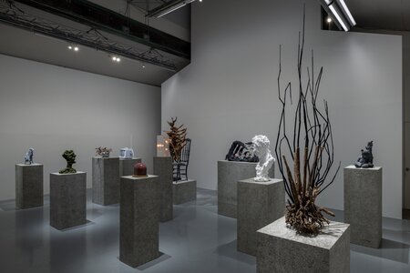 名和 晃平「Sentient」2025年、 SCAI THE BATHHOUSE、撮影: 表恒匡
