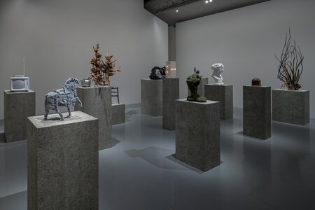 名和 晃平「Sentient」2025年、 SCAI THE BATHHOUSE、撮影: 表恒匡