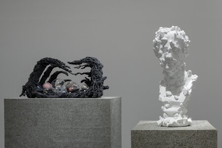 名和 晃平「Sentient」2025年、 SCAI THE BATHHOUSE、撮影: 表恒匡