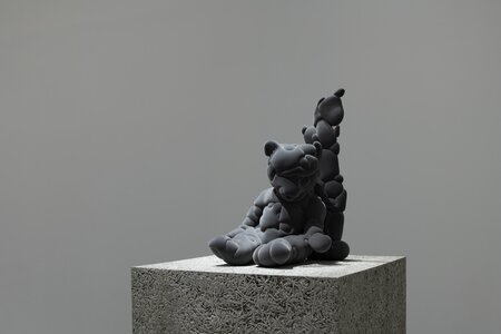 名和 晃平「Sentient」2025年、 SCAI THE BATHHOUSE、撮影: 表恒匡