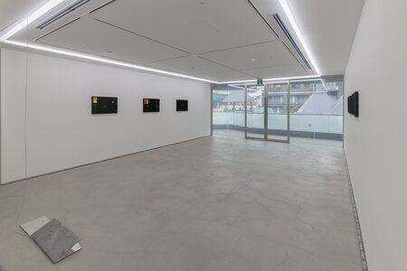 プラチャヤ・ピントン「The Heat of the Empty Forward」2025年、 SCAI PIRAMIDE、撮影: 表恒匡
