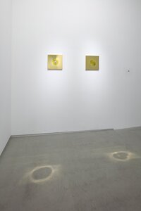 #43 ダレン・アーモンド、プラチャヤ・ピントン、和田礼治郎、2025、SCAI PARK、撮影: 宮島径