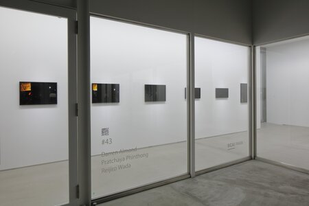 #43 ダレン・アーモンド、プラチャヤ・ピントン、和田礼治郎、2025、SCAI PARK、撮影: 宮島径