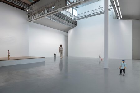 鈴木友昌 個展、2025年、 SCAI THE BATHHOUSE、撮影: 表恒匡