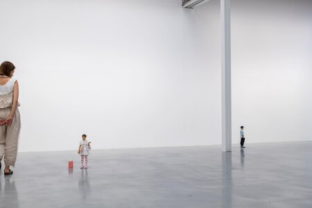 鈴木友昌 個展、2025年、 SCAI THE BATHHOUSE、撮影: 表恒匡