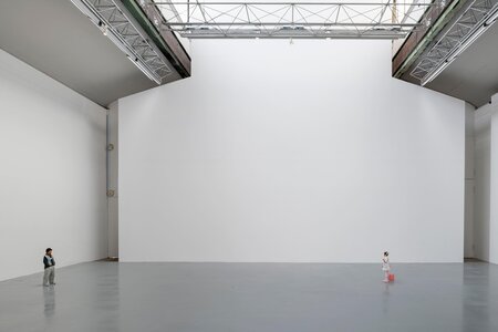 鈴木友昌 個展、2025年、 SCAI THE BATHHOUSE、撮影: 表恒匡