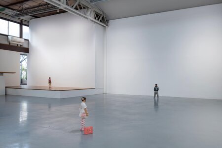 鈴木友昌 個展、2025年、 SCAI THE BATHHOUSE、撮影: 表恒匡