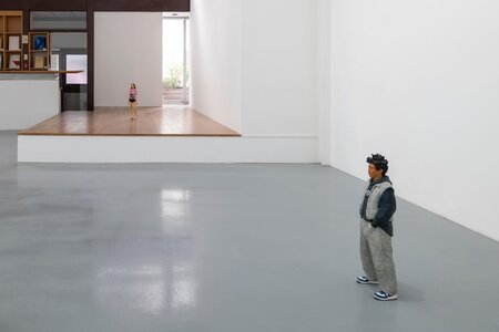 鈴木友昌 個展、2025年、 SCAI THE BATHHOUSE、撮影: 表恒匡